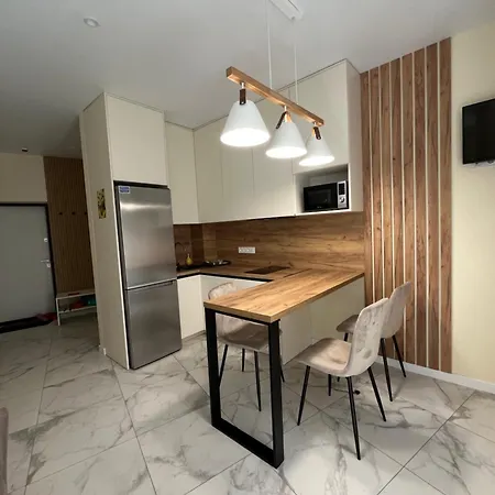 с 1 спальней и балконом с видом на сад Apartment *