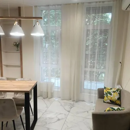 Apartment с 1 спальней и балконом с видом на сад *
