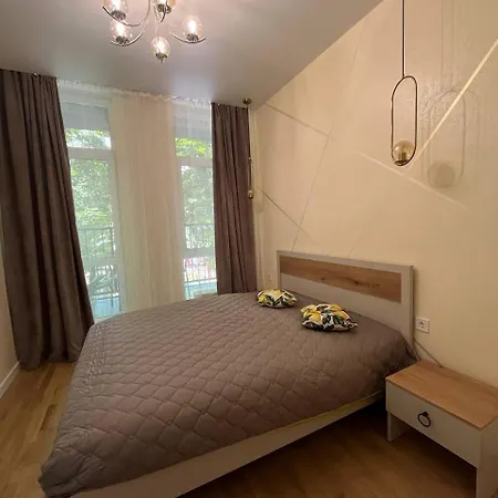 Apartment с 1 спальней и балконом с видом на сад *