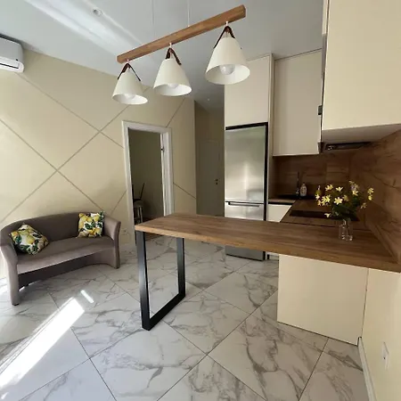 с 1 спальней и балконом с видом на сад Apartment Odesa