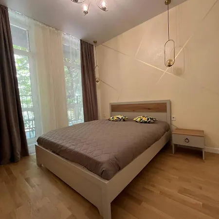 Apartment с 1 спальней и балконом с видом на сад